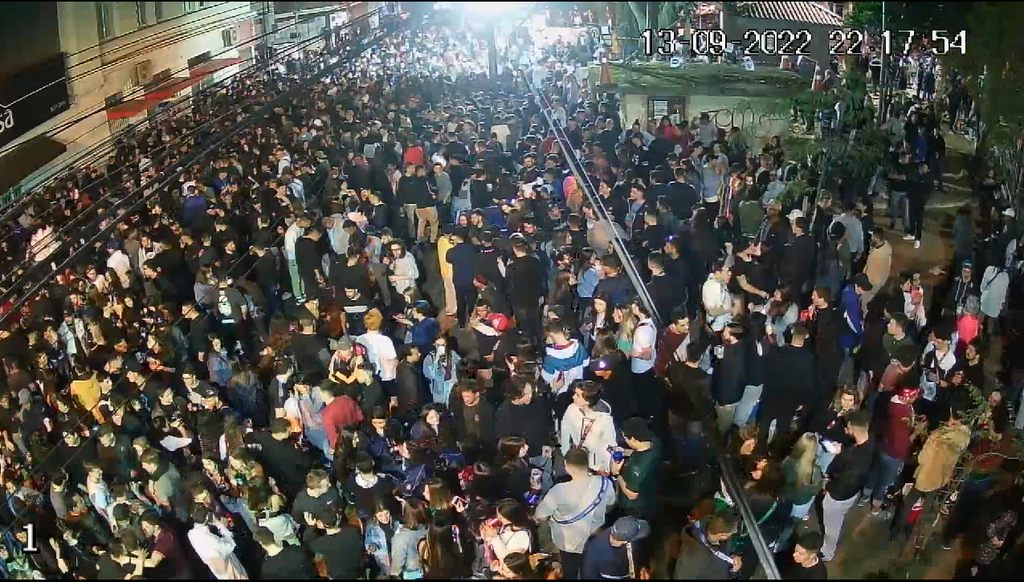 Segunda noite de festa dos calouros reúne cerca de 3 mil pessoas na Praça Saturnino de Brito