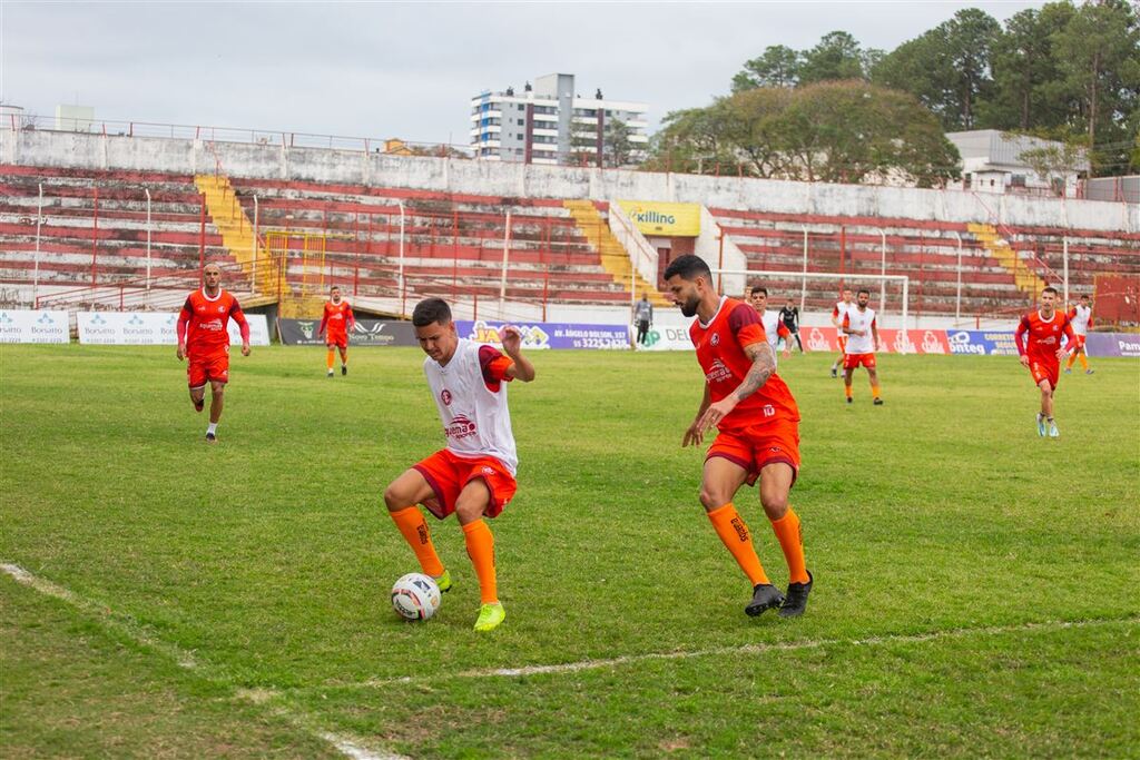 Inter-SM intensifica os treinos de olho na estreia do domingo