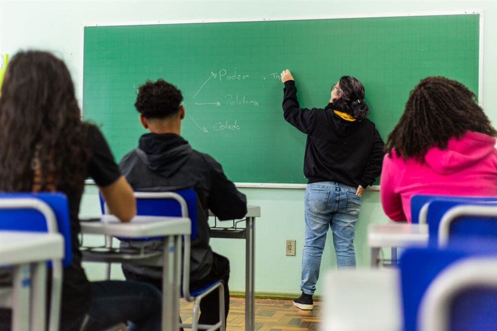 Priorizar a educação significa dar estrutura, formação e investimento real