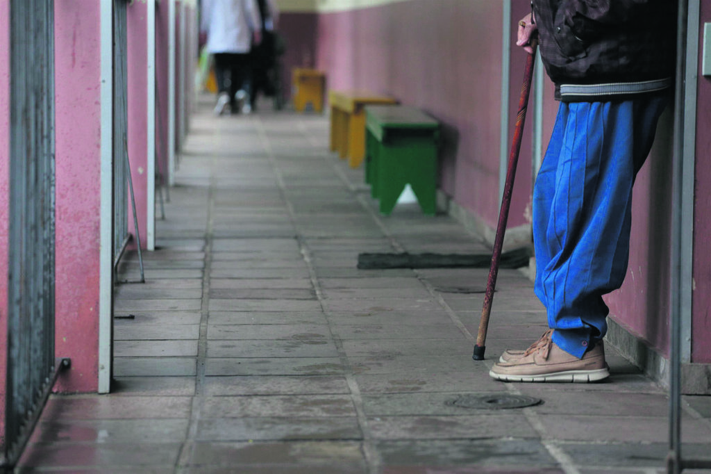 Situação em lares de idosos é crítica mesmo com a suspensão de lei do piso da enfermagem