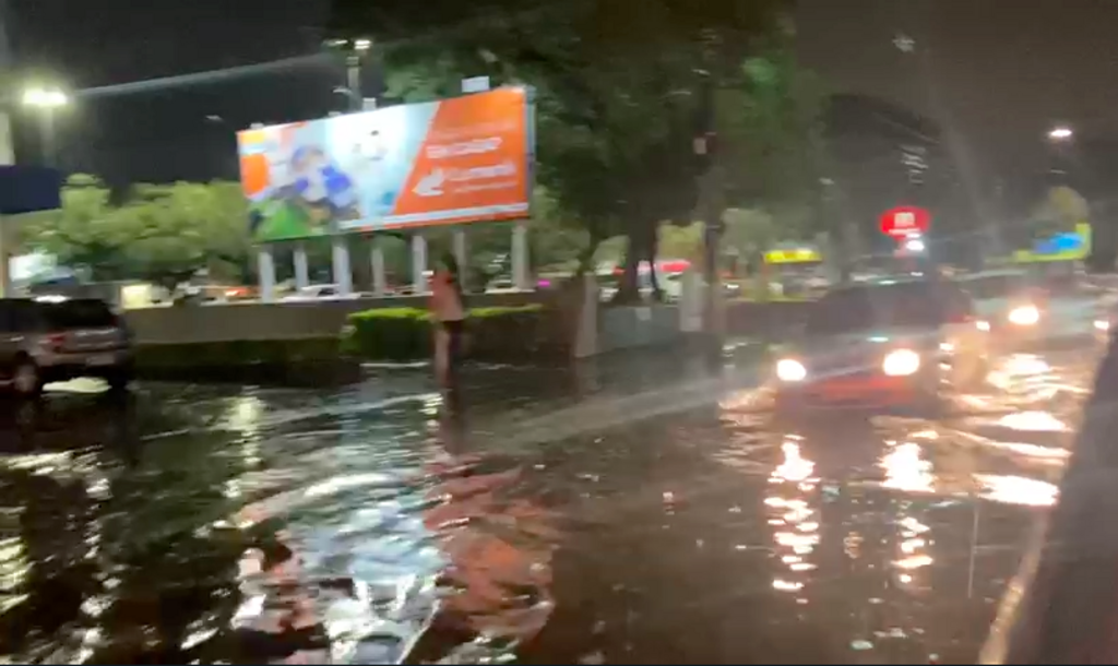 Pancada de chuva causa alagamentos e deixa bairro sem luz em Santa Maria