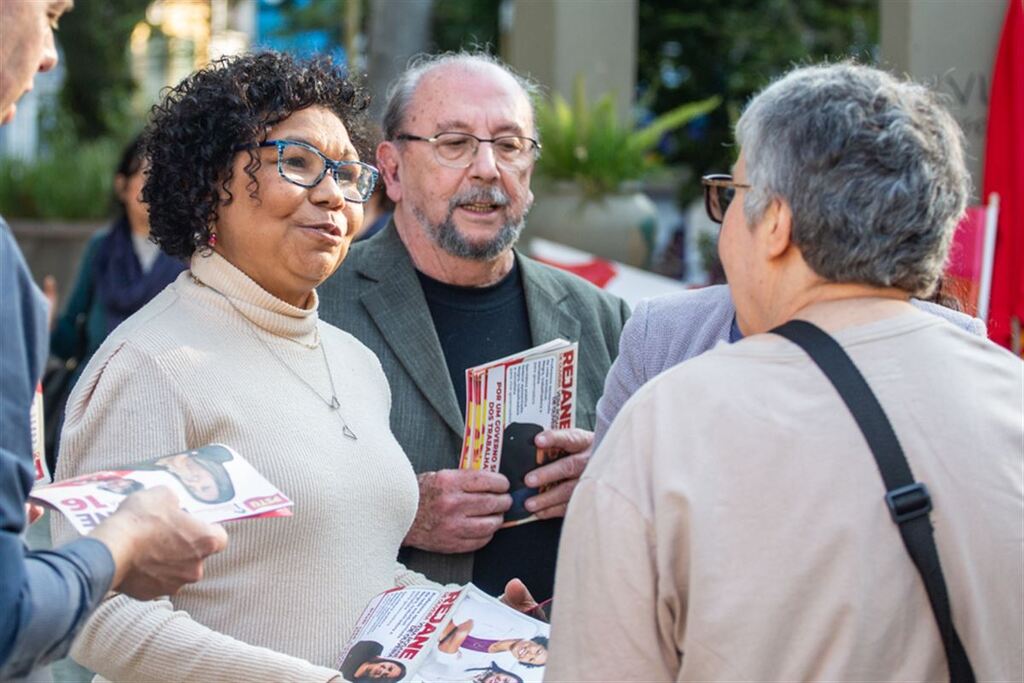 Vera Lucia, candidata do PSTU à presidência, visita Santa Maria