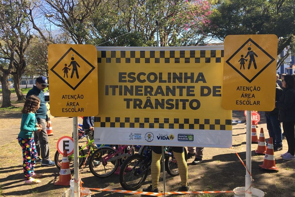 Ação na Praça do Mallet marcou o lançamento da Escolinha Itinerante de Trânsito neste sábado