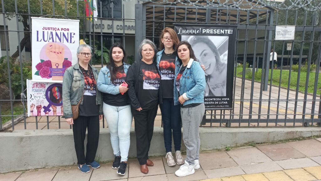 Família faz protesto e pede Justiça por feminicídio