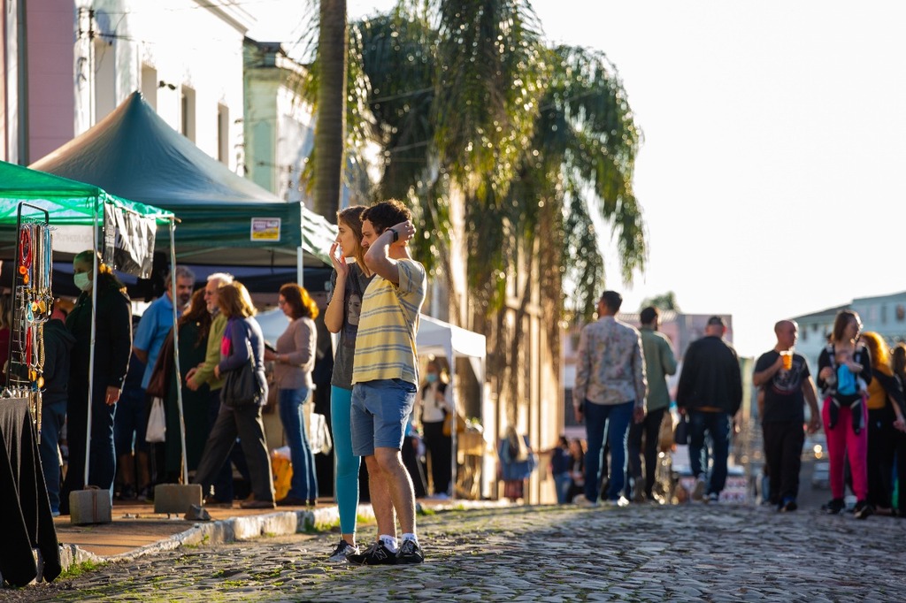 Edição especial do Brique da Vila Belga atrai o público no sábado