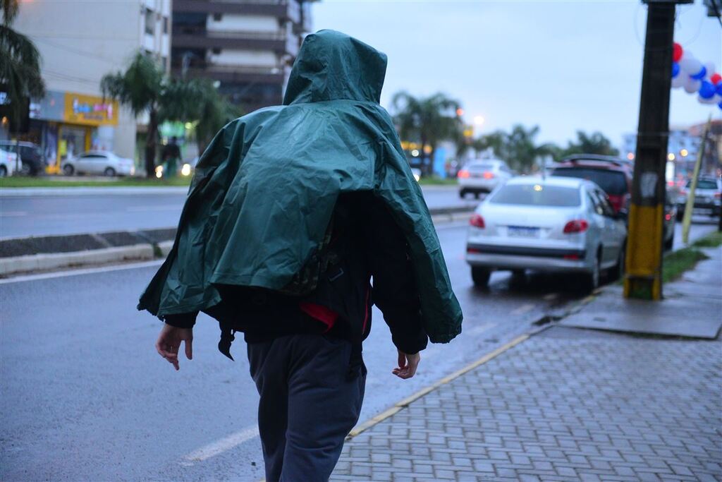 Frente fria avança na Região Central e a próxima semana será de baixas tempertauras, risco de geada e temporais