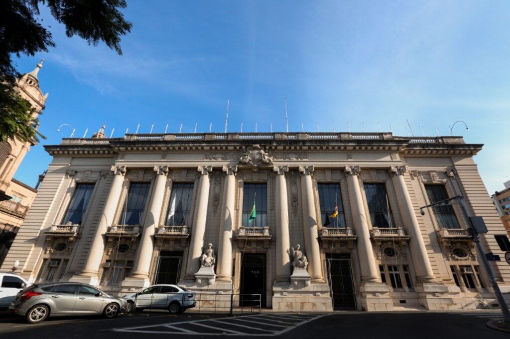 Jaqueline Silveira: chapas fechadas ao Palácio Piratini