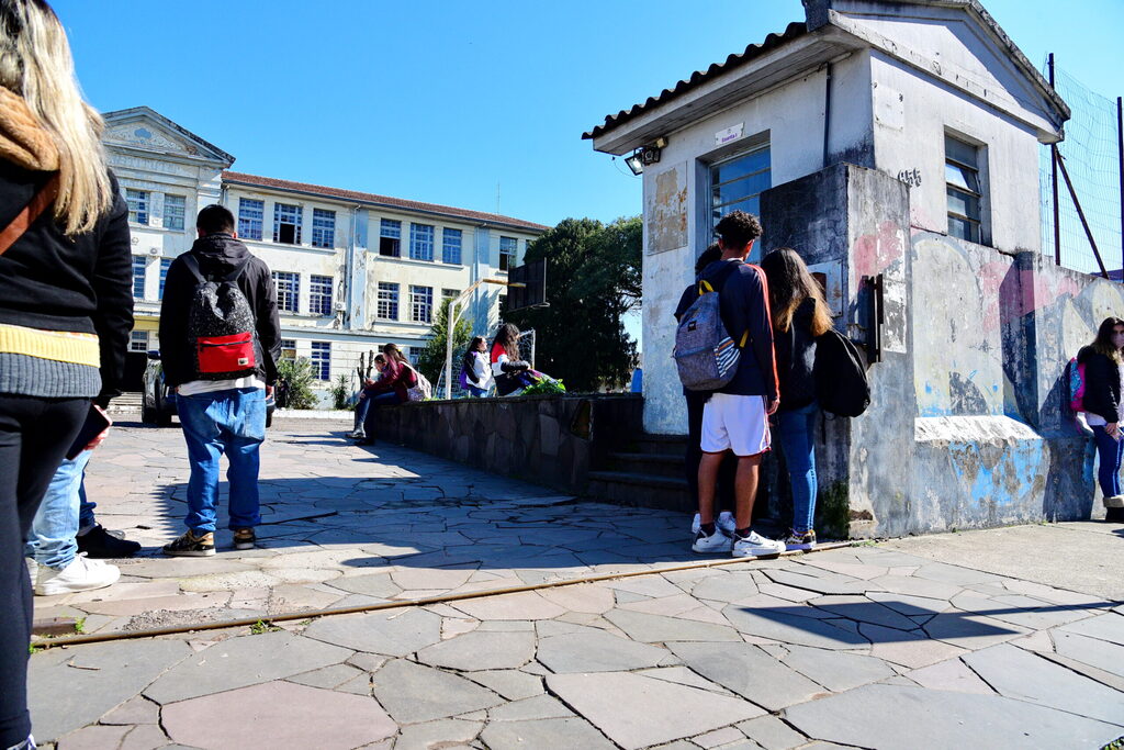 Após recesso escolar, 17 mil alunos na rede estadual de educação voltam às aulas em Santa Maria