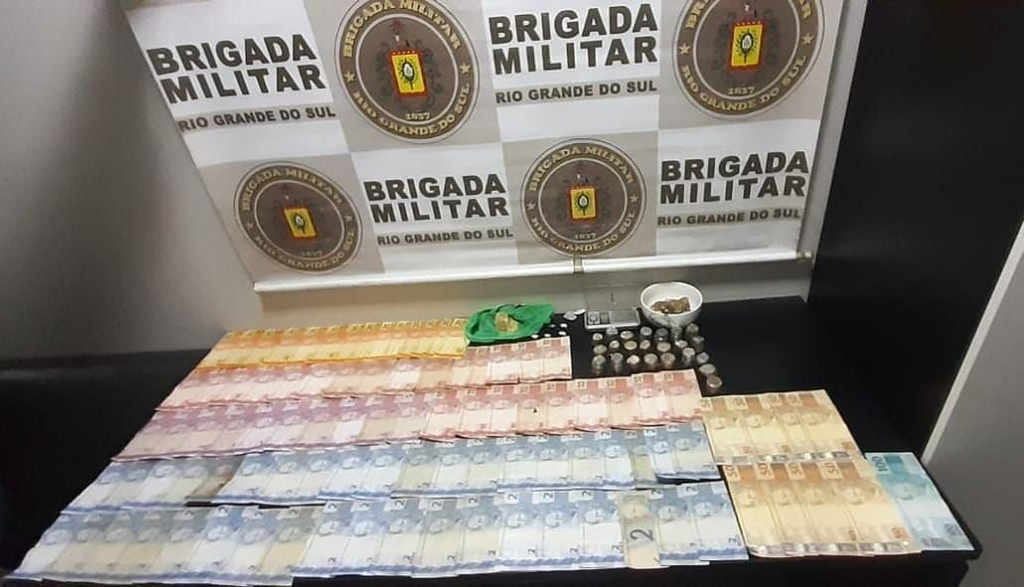 Suspeito é detido com crack, maconha e quantia em dinheiro próximo a asilo em Santa Maria