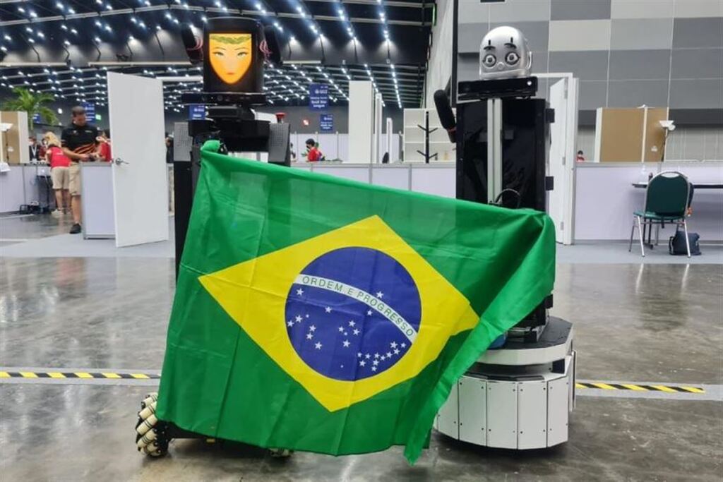 Equipe com acadêmicos da UFSM é destaque em torneio de robótica