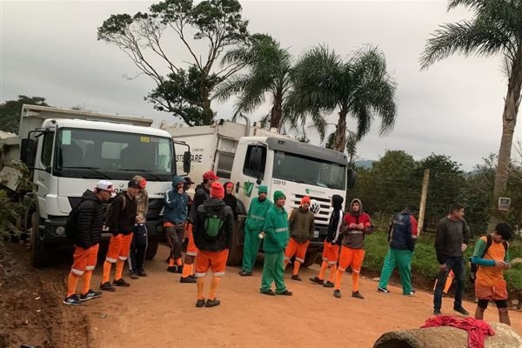 Moradores fazem bloqueio e pedem melhorias em estrada de Santo Antão, Distrito de Santa Maria