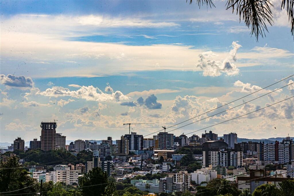 Semana começa com tempo seco e chuva retorna no final de semana