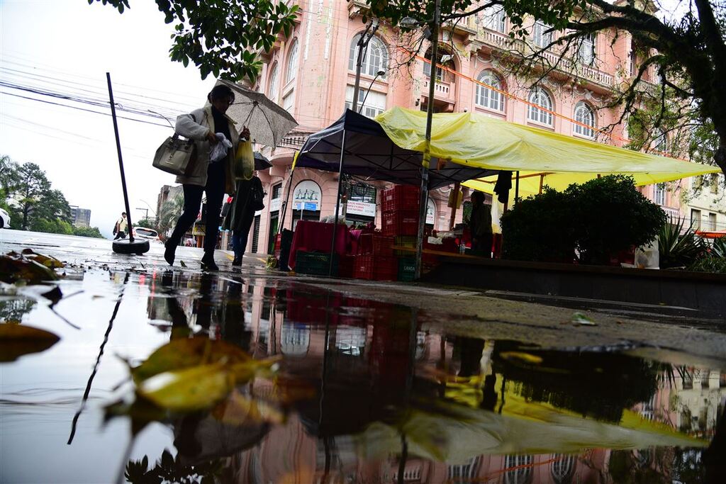 Final de semana deve ser de umidade e chuva na região central do Estado