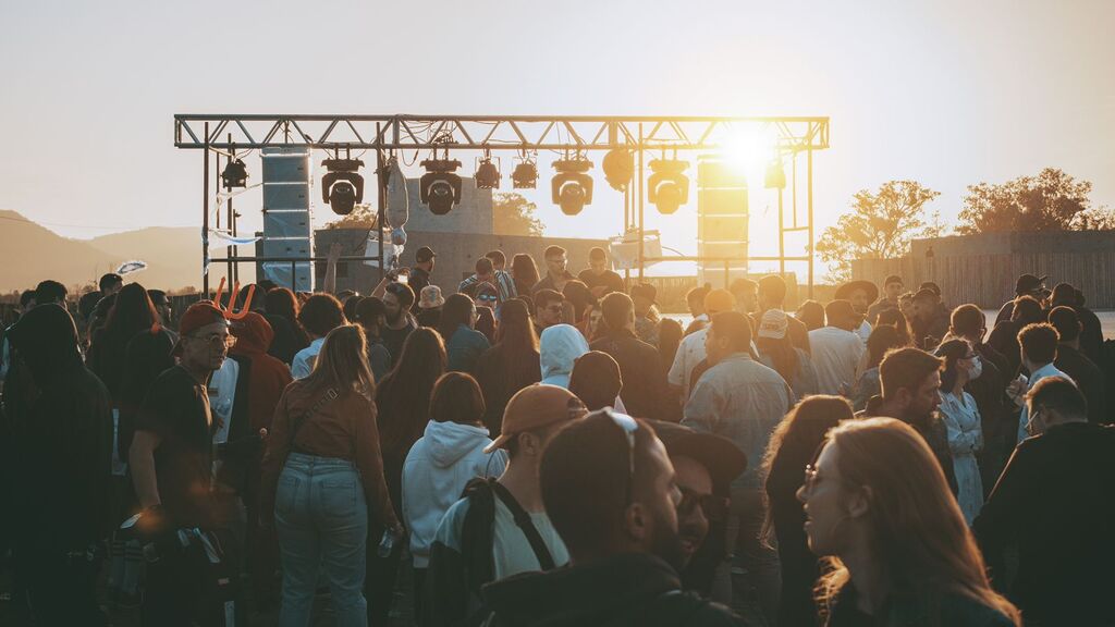 Primeira edição gratuita da VouC E-Culture reunirá cinco DJs de Santa Maria na Gare, neste domingo