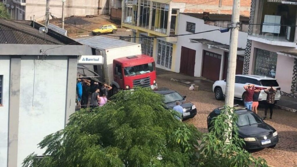 “Operação Santaninha” prende integrante de grupo criminoso suspeito de assalto a banco em Santana da Boa Vista