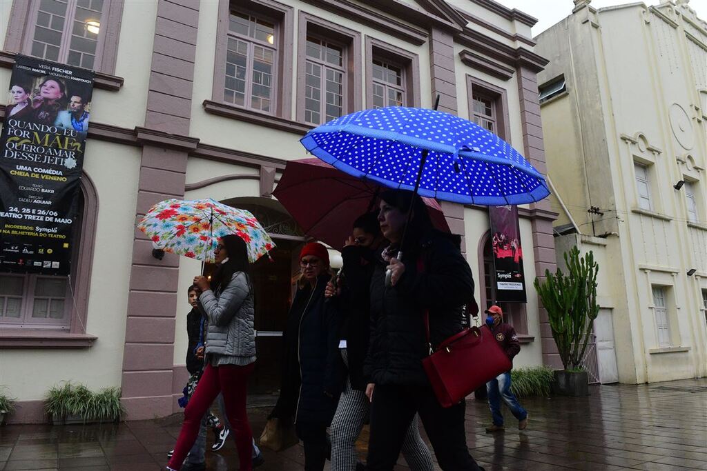 Grande volume de chuva provoca alagamentos em ruas de Santa Maria e deixa autoridades em alerta