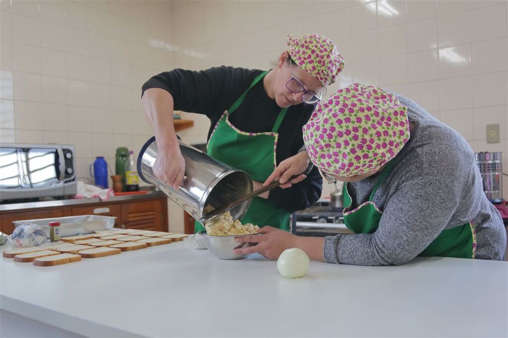 Reaproveitamento de alimentos: Sesc oferece oficinas de culinária a moradores do Bairro Nova Santa Marta