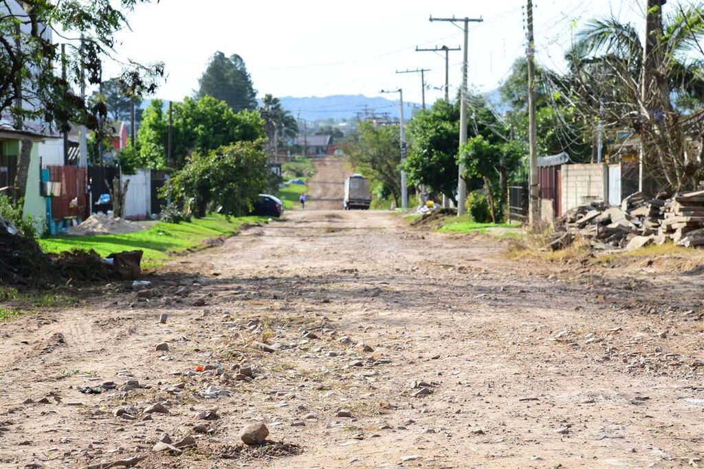 Começam as obras de drenagem pluvial e pavimentação da Rua Adi João Forgiarini em Santa Maria