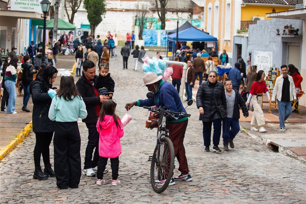 Primeira edição do Brique da Vila Belga de julho atrai grande público em Santa Maria