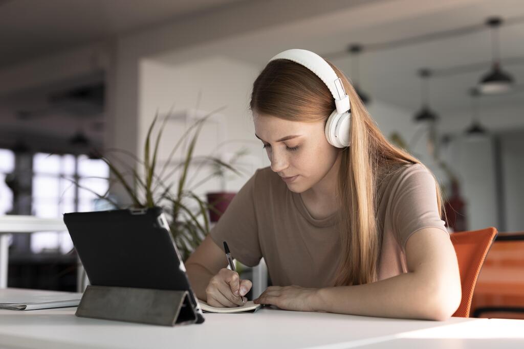 Curso gratuito prepara estudantes de todo o país para o Encceja