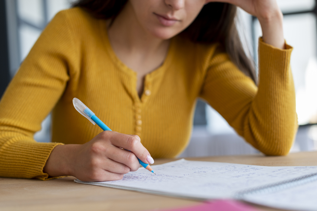 Provas do concurso para professor acontecem dia 25