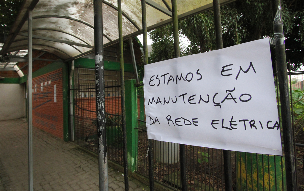 Foto: Carlos Queiroz - DP - Diretor Mauro Moura acredita que criminosos entrem pelos  fundos da escola