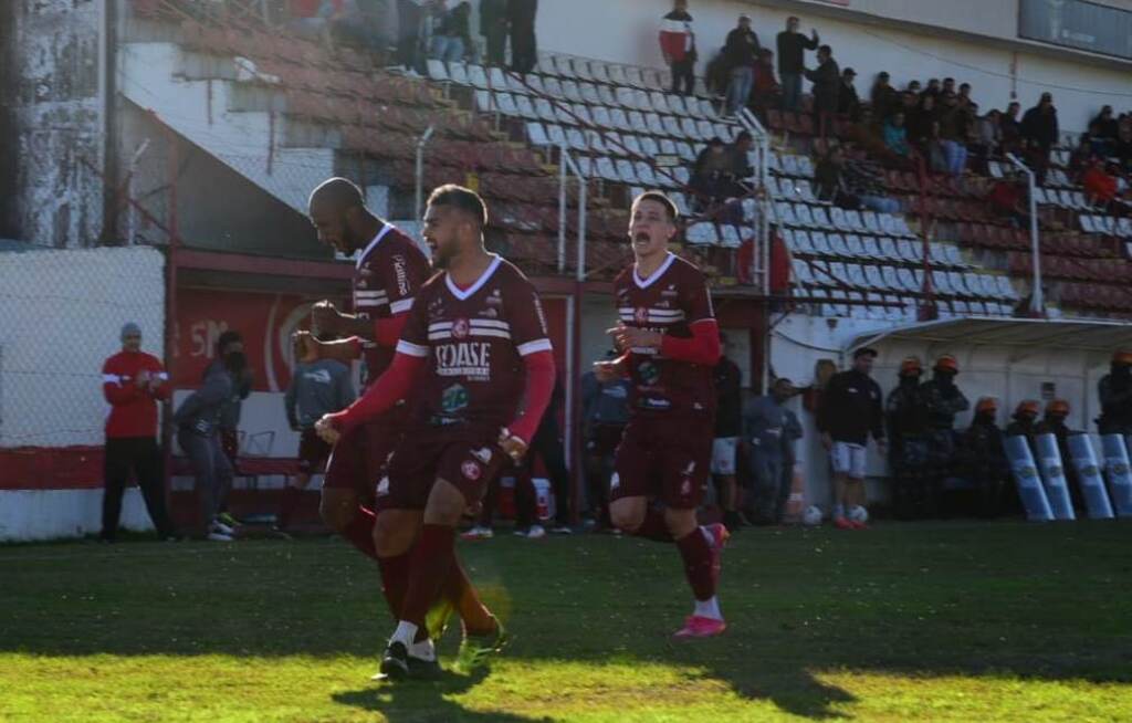 Inter-SM vence o São Gabriel, e espera decisão de tribunal para sonhar com classificação na Divisão de Acesso