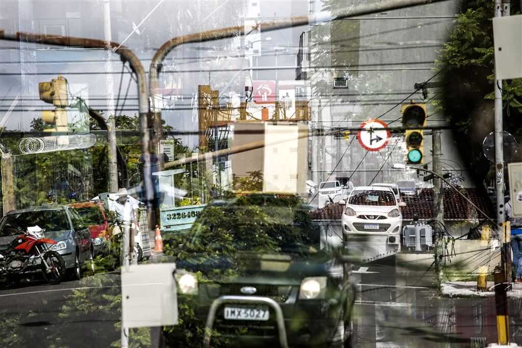 Prefeitura de Santa Maria realiza testes em semáforos da Rua do Acampamento