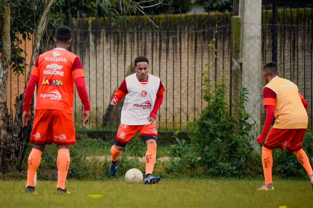 Inter-SM e São Gabriel duelam no Presidente Vargas no domingo