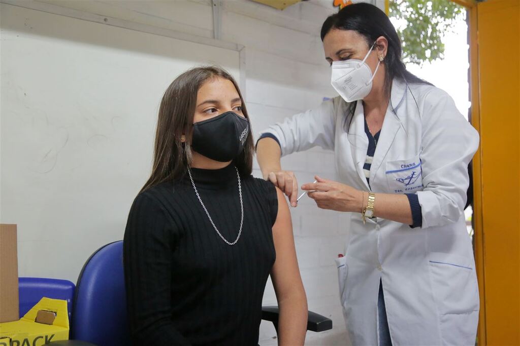 Santa Maria inicia busca ativa em escolas por crianças e adolescentes com dose contra a Covid-19 em atraso