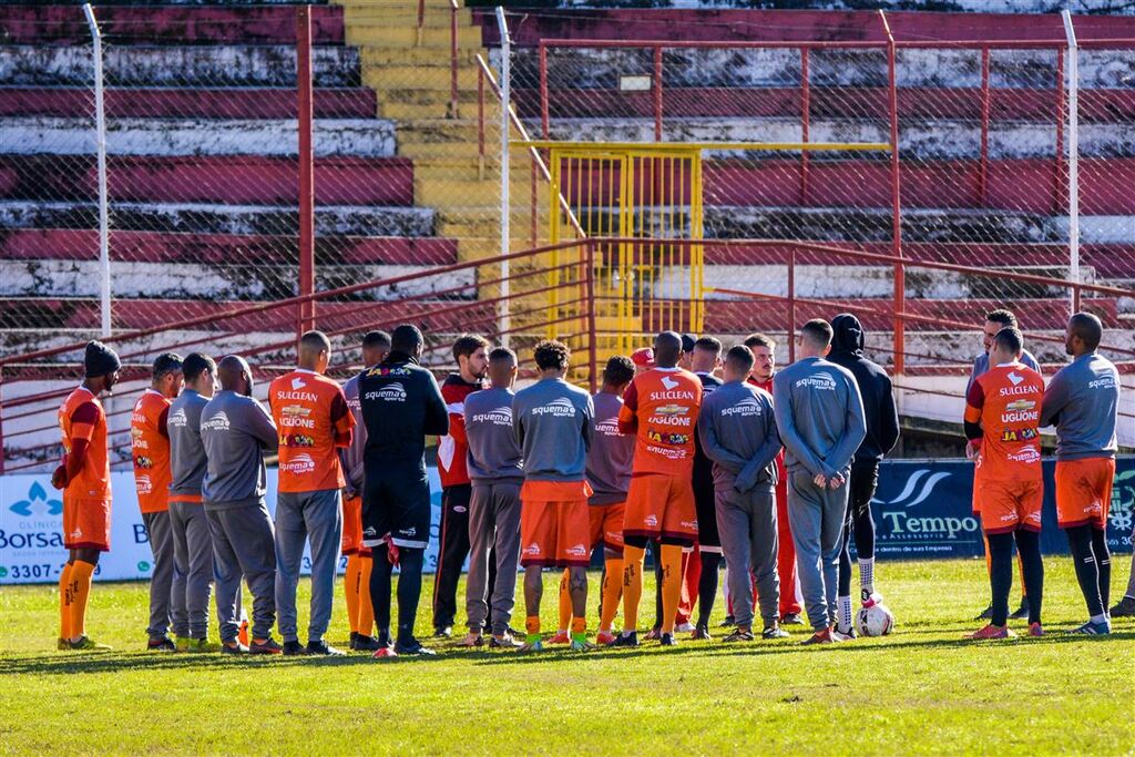 Para seguir vivo na Divisão de Acesso, Inter-SM encara o Santa Cruz nos Plátanos