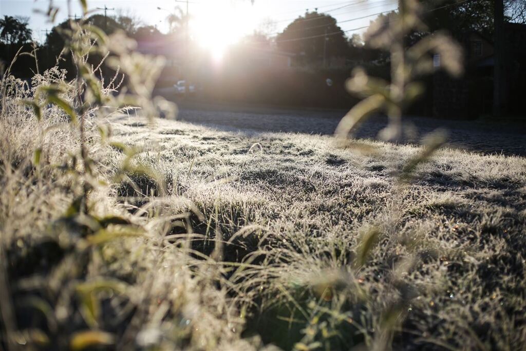 Amanhecer da terça-feira será de geada e temperaturas próximas a zero