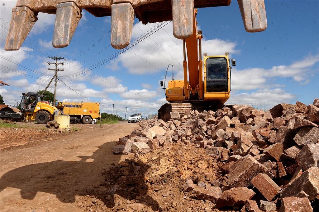 Maurício Araujo: prefeitura já tem projetos orçados para pavimentar 20 ruas