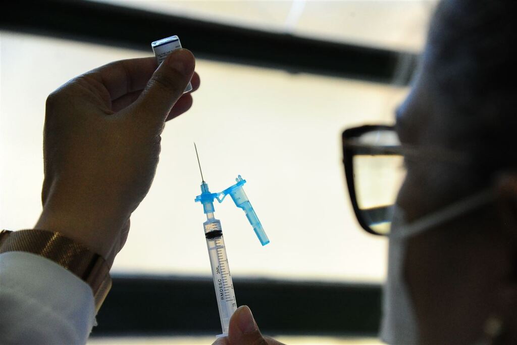 Ministério da Saúde anuncia ampliação da dose de reforço contra a Covid-19 para adolescentes