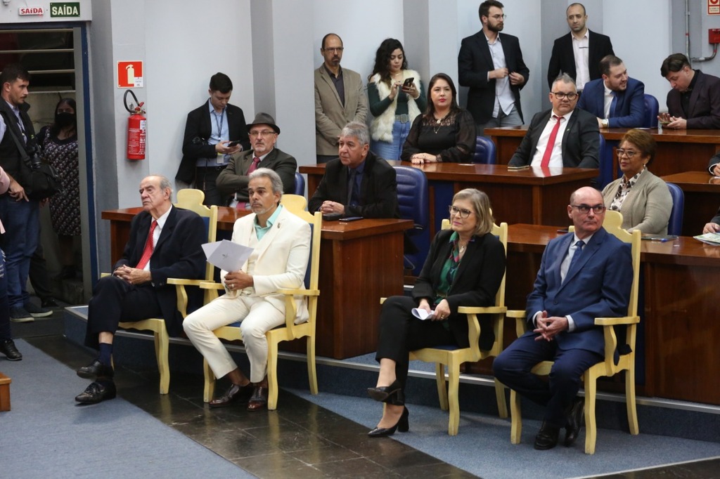 Câmara de Vereadores realizou entrega de títulos para personalidades de destaque de Santa Maria