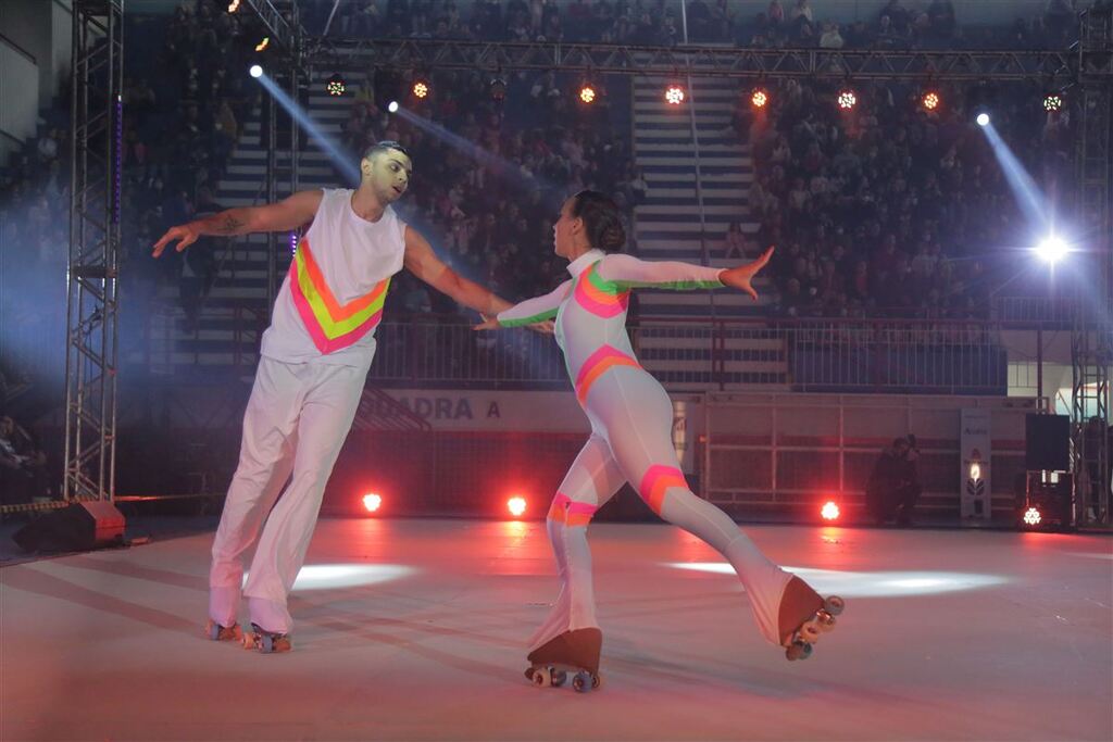 Espetáculo de patinação artística encantou o público em Santa Maria