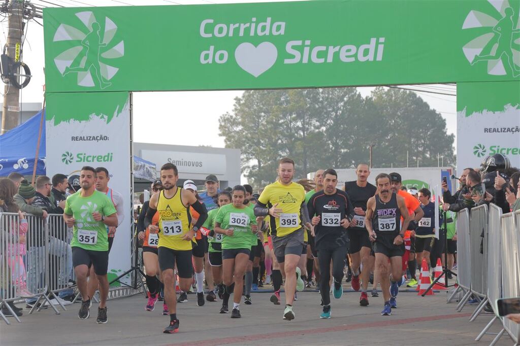 Corrida do Coração reúne 300 participantes e arrecada mais de meia tonelada de alimentos