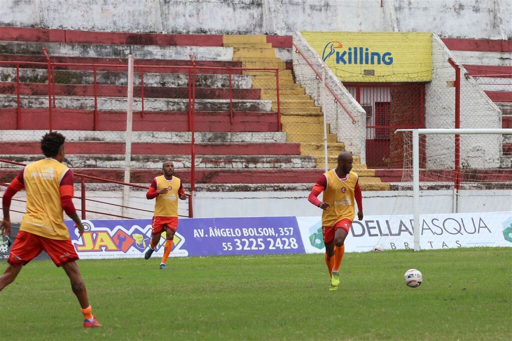 Inter-SM tem confronto direto com o Avenida no domingo