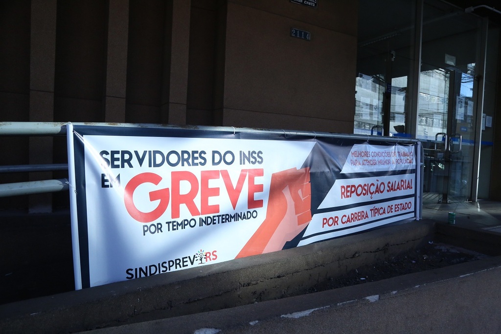 Greve de médicos do INSS atrasa perícias de trabalhadores em Santa Maria