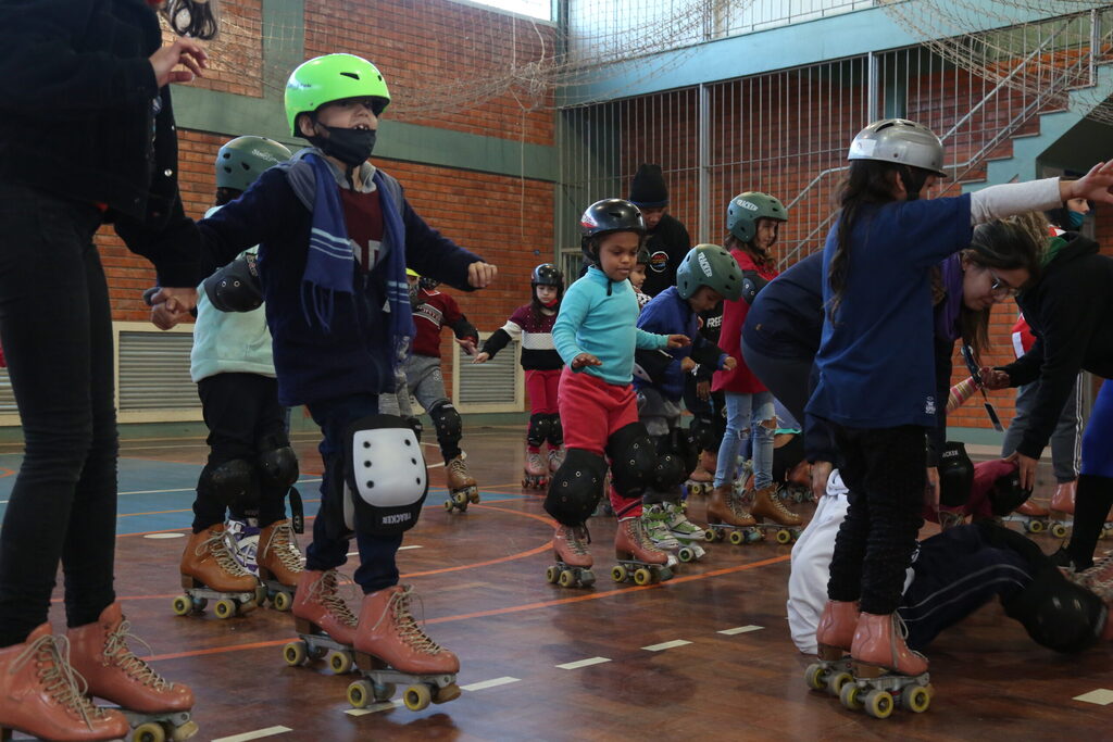 Projeto leva a patinação para escolas do município