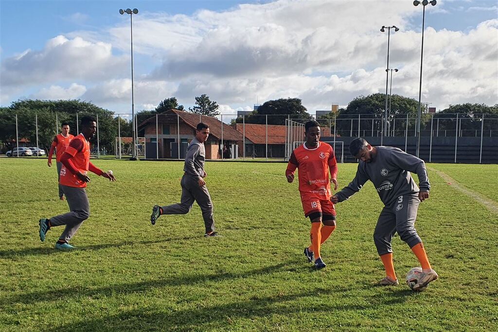 Inter-SM intensifica treinos visando jogo com o Avenida