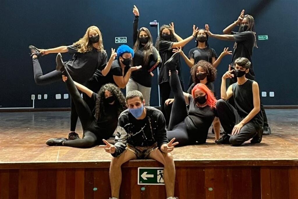 Escola de dança santa-mariense pede ajuda para pagar custos de viagem para festival em Curitiba