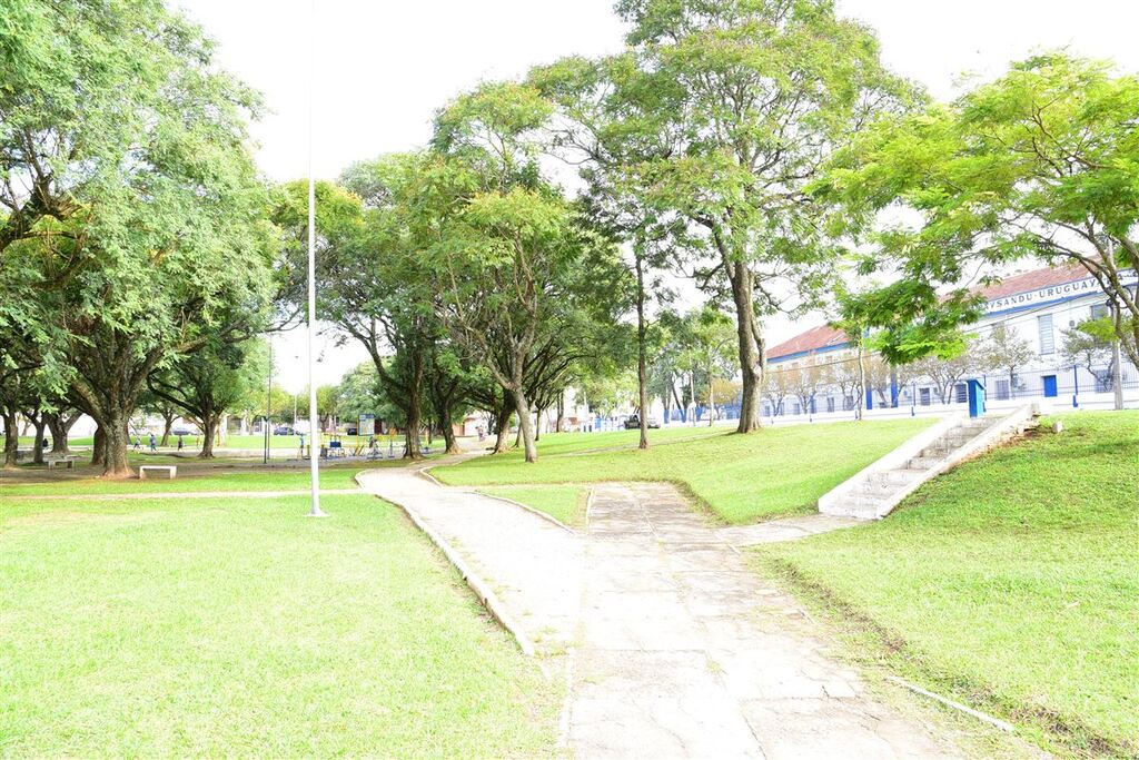 Você sabe o verdadeiro nome da Praça dos Bombeiros, do Farrezão ou do Bombril?