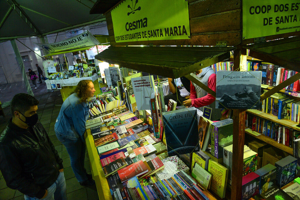 Confira a programação da Feira do Livro desta quarta-feira