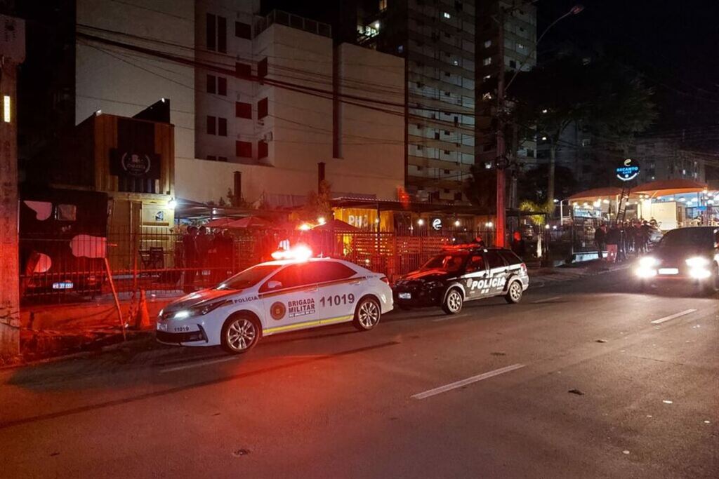 Jovem é executado a tiros dentro de bar em Santa Maria