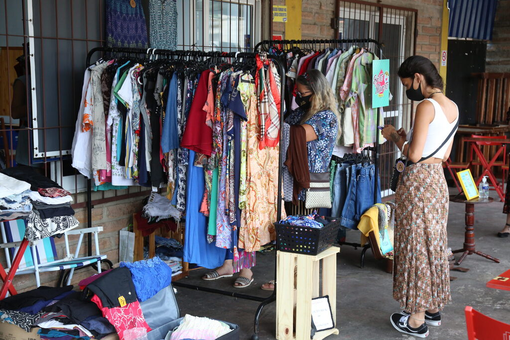 Final de semana terá feiras de roupas, arte e artesanatos