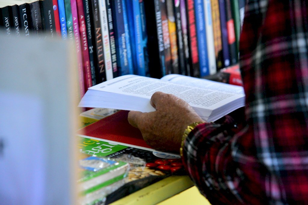 Veja a programação da Feira do Livro desta terça-feira