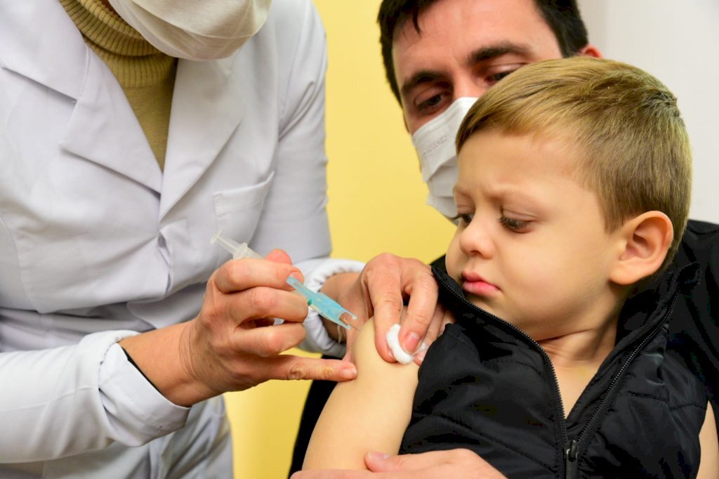 Dia D da vacinação contra gripe e sarampo tem movimento intenso em Santa Maria