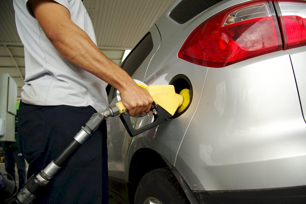 Etanol sobe 26 centavos e impacta no aumento do preço da gasolina