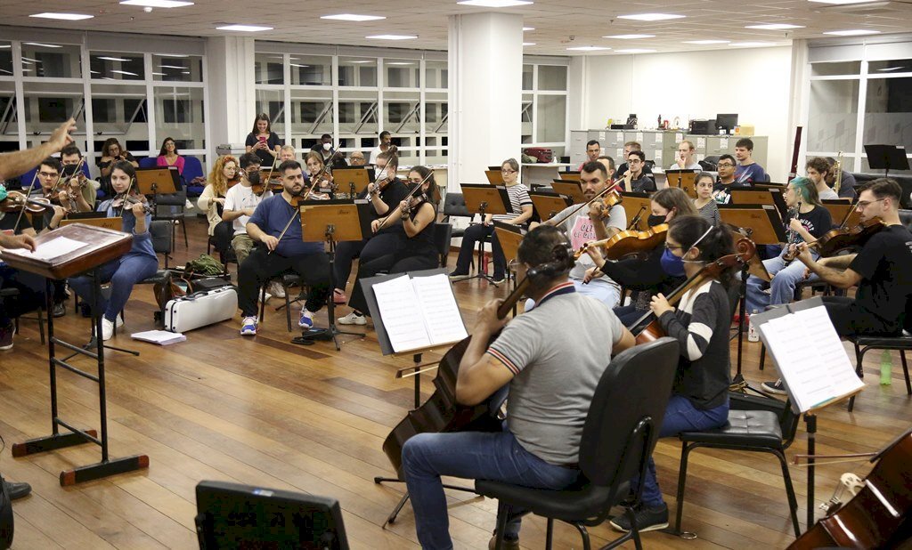 De música erudita a MPB, Orquestra Sinfônica estreia a temporada, nesta quinta, junto de Dida Larruscain